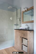 Badkamer - Landelijke meubels en verlichting - Sarah Mo