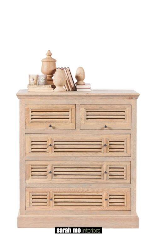 Commode in eik grijs met louvre schuiven - Nachtkastje - Landelijke meubels en verlichting - Sarah Mo